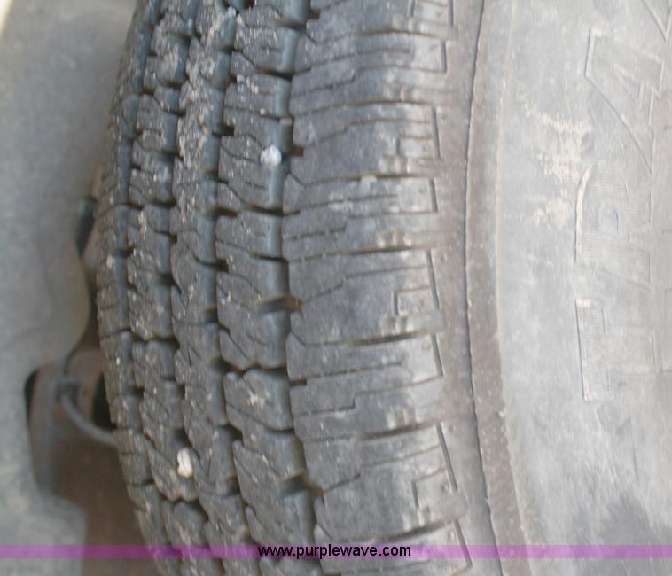 image for item A3211 2000 Chevrolet Silverado 1500 pickup truck