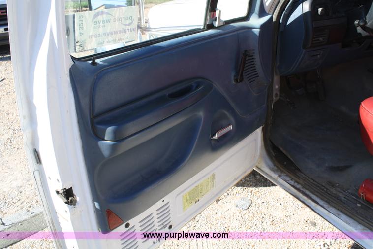 image for item A3212 1995 Ford F350 XL pickup truck