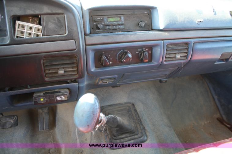 image for item A3212 1995 Ford F350 XL pickup truck