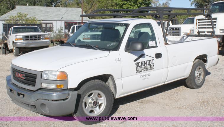 image for item A3213 2004 GMC Sierra 1500 pickup truck