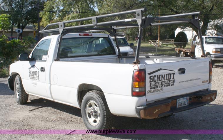 image for item A3213 2004 GMC Sierra 1500 pickup truck