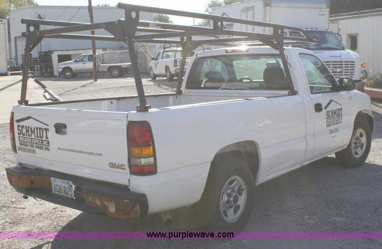 image for item A3213 2004 GMC Sierra 1500 pickup truck