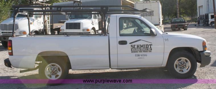 image for item A3213 2004 GMC Sierra 1500 pickup truck