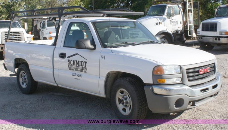 image for item A3213 2004 GMC Sierra 1500 pickup truck
