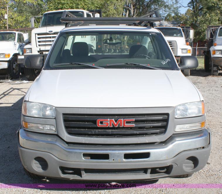 image for item A3213 2004 GMC Sierra 1500 pickup truck