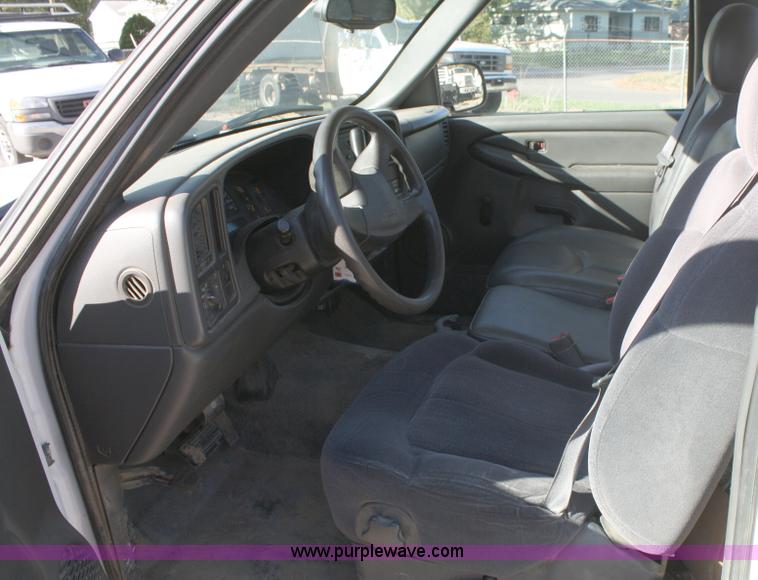 image for item A3213 2004 GMC Sierra 1500 pickup truck