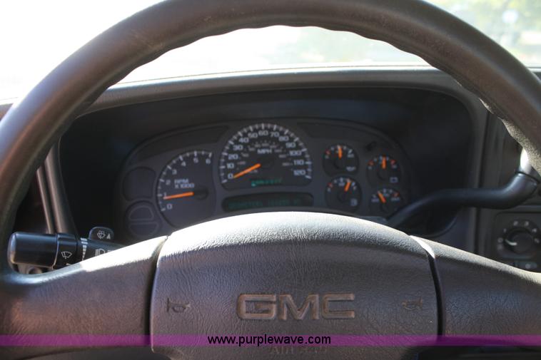 image for item A3213 2004 GMC Sierra 1500 pickup truck