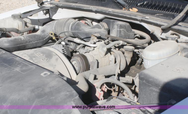 image for item A3213 2004 GMC Sierra 1500 pickup truck