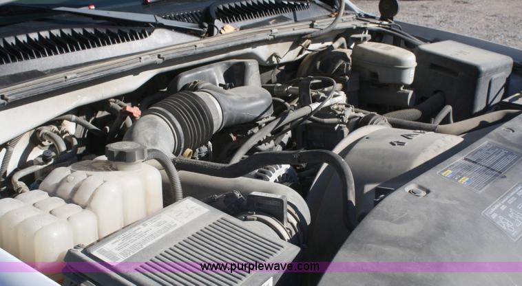 image for item A3213 2004 GMC Sierra 1500 pickup truck