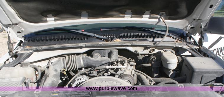 image for item A3213 2004 GMC Sierra 1500 pickup truck