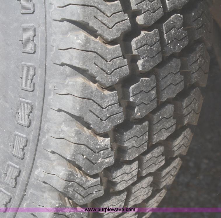 image for item A3213 2004 GMC Sierra 1500 pickup truck