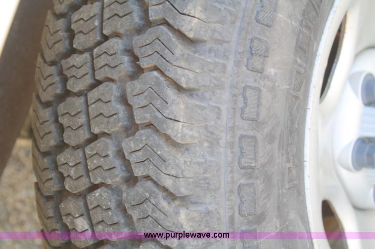 image for item A3213 2004 GMC Sierra 1500 pickup truck