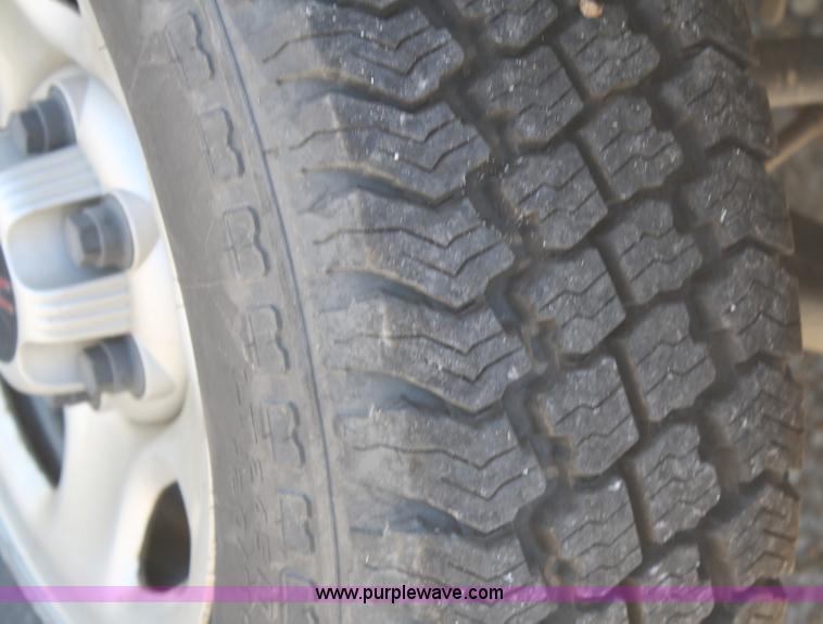 image for item A3213 2004 GMC Sierra 1500 pickup truck