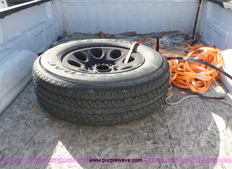 image for item A3213 2004 GMC Sierra 1500 pickup truck