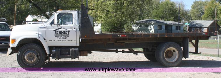 image for item A3216 1996 Ford F700 flatbed truck