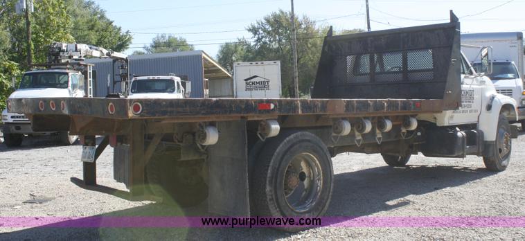 image for item A3216 1996 Ford F700 flatbed truck