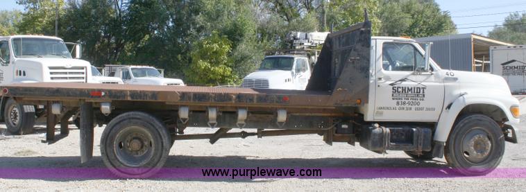 image for item A3216 1996 Ford F700 flatbed truck