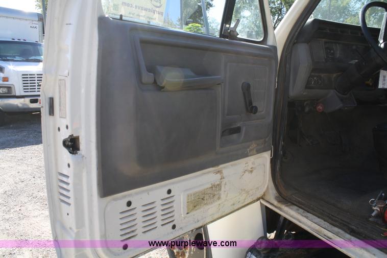 image for item A3216 1996 Ford F700 flatbed truck