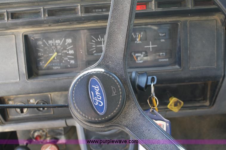 image for item A3216 1996 Ford F700 flatbed truck