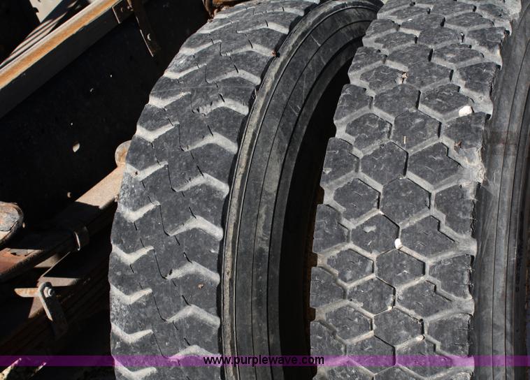 image for item A3216 1996 Ford F700 flatbed truck