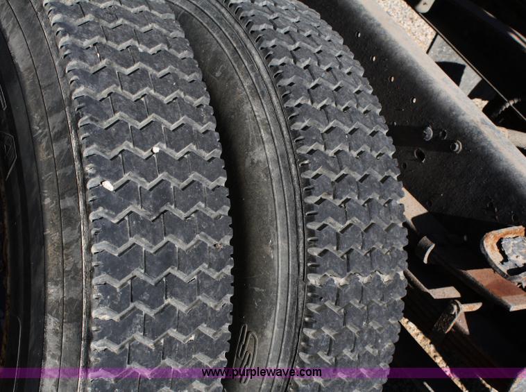 image for item A3216 1996 Ford F700 flatbed truck