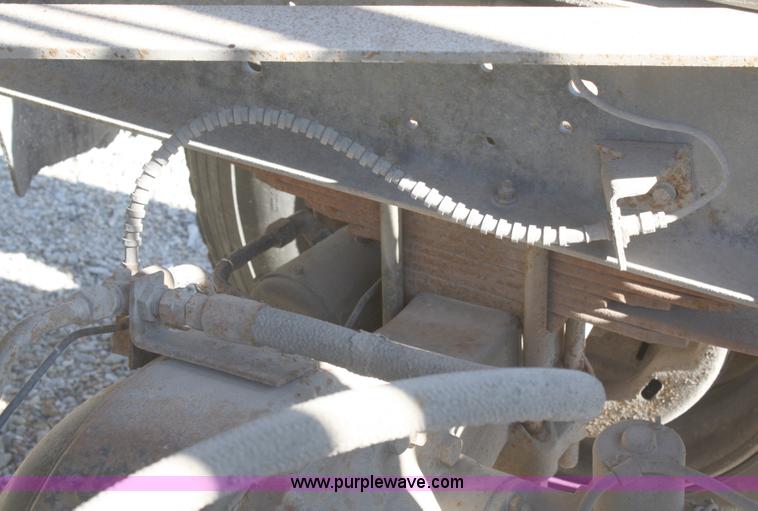 image for item A3216 1996 Ford F700 flatbed truck