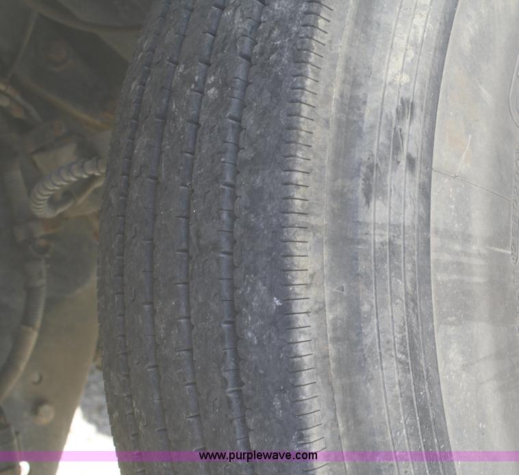 image for item A3216 1996 Ford F700 flatbed truck