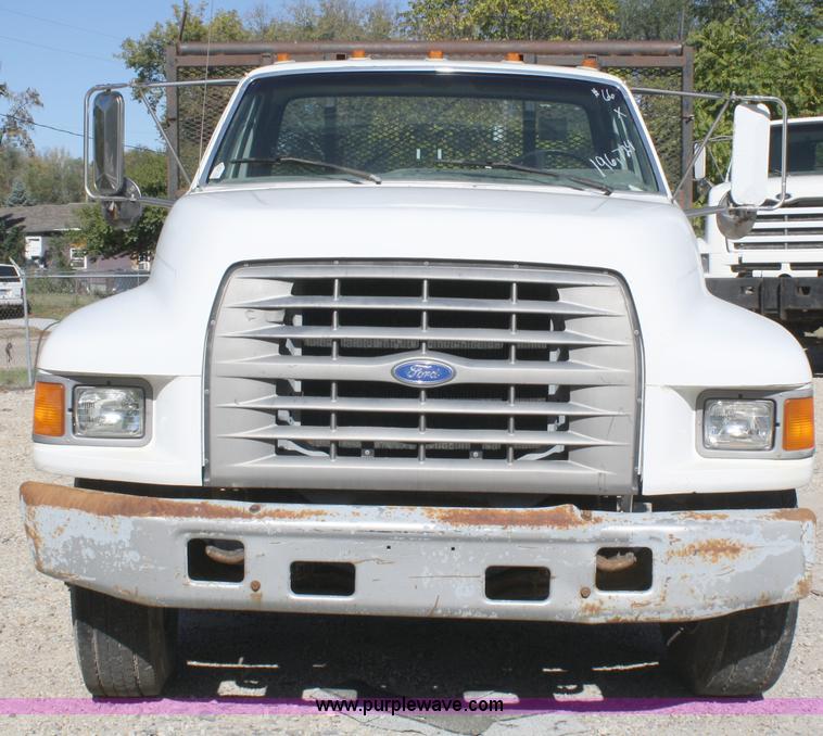 image for item A3217 1995 Ford F700 flatbed truck
