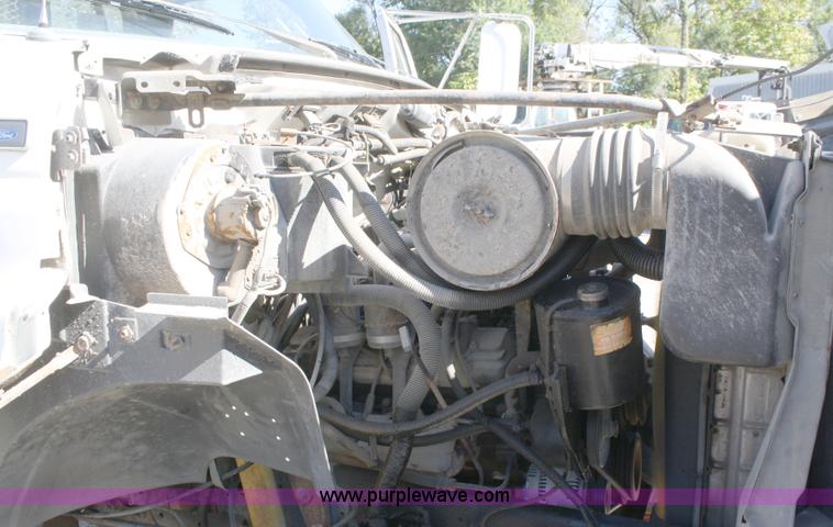 image for item A3217 1995 Ford F700 flatbed truck