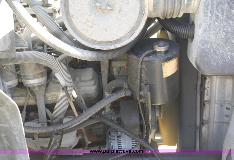 image for item A3217 1995 Ford F700 flatbed truck