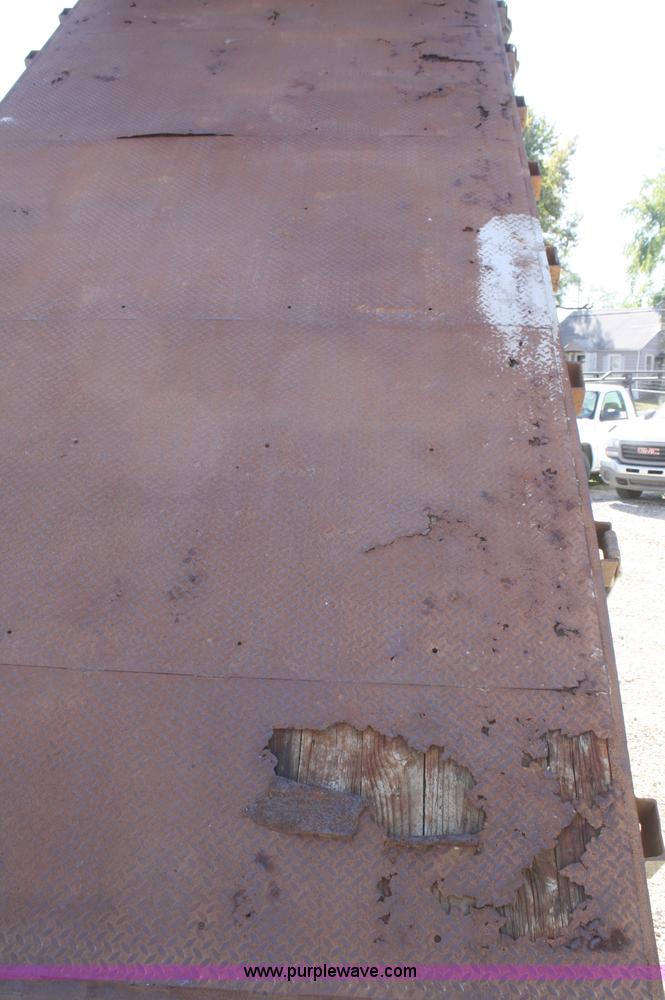 image for item A3217 1995 Ford F700 flatbed truck