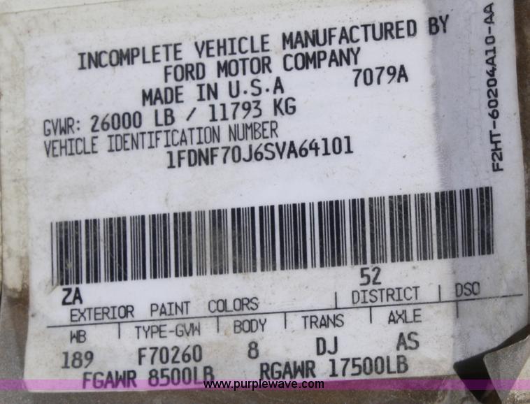 image for item A3217 1995 Ford F700 flatbed truck