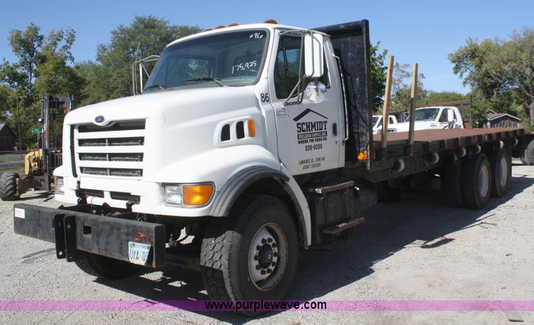 image for item A3218 1998 Ford Louisville LT8501 flatbed truck