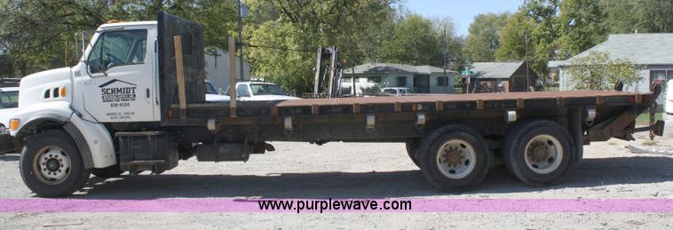 image for item A3218 1998 Ford Louisville LT8501 flatbed truck