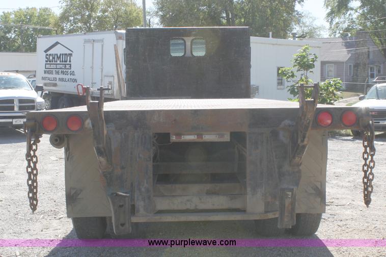 image for item A3218 1998 Ford Louisville LT8501 flatbed truck