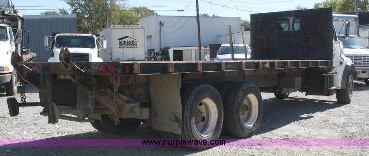 image for item A3218 1998 Ford Louisville LT8501 flatbed truck