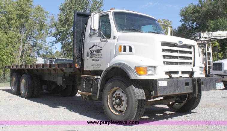 image for item A3218 1998 Ford Louisville LT8501 flatbed truck