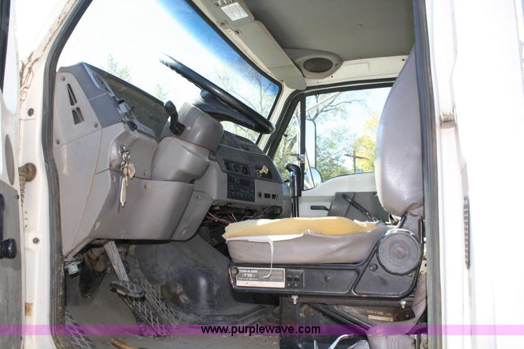 image for item A3218 1998 Ford Louisville LT8501 flatbed truck