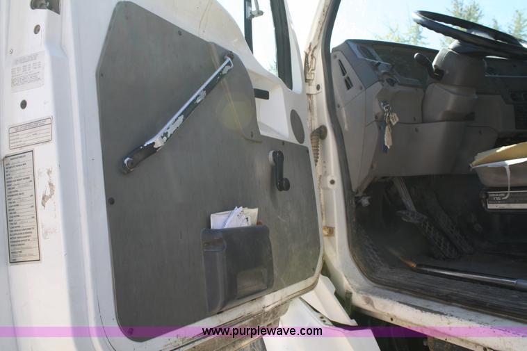 image for item A3218 1998 Ford Louisville LT8501 flatbed truck