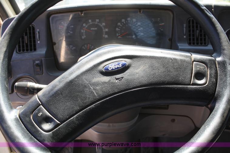 image for item A3218 1998 Ford Louisville LT8501 flatbed truck