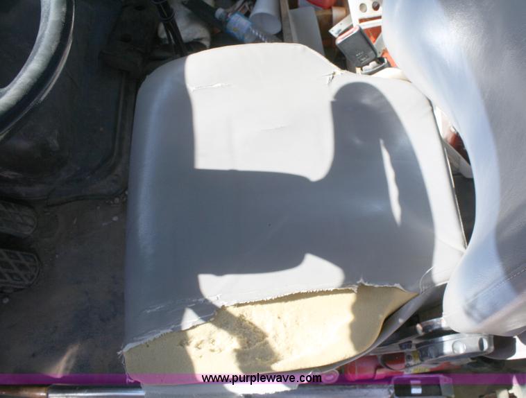 image for item A3218 1998 Ford Louisville LT8501 flatbed truck