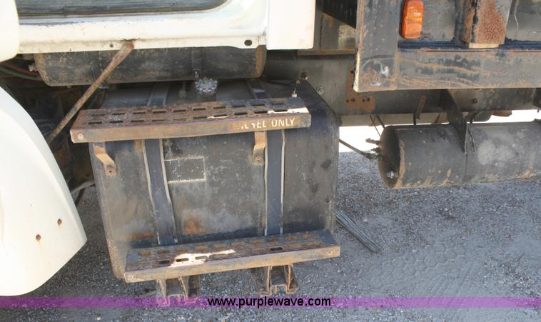 image for item A3218 1998 Ford Louisville LT8501 flatbed truck