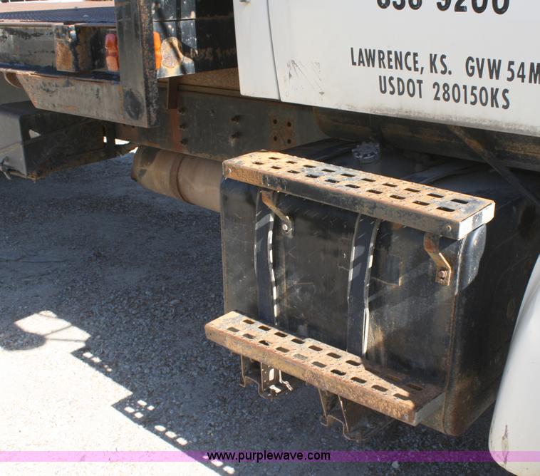 image for item A3218 1998 Ford Louisville LT8501 flatbed truck