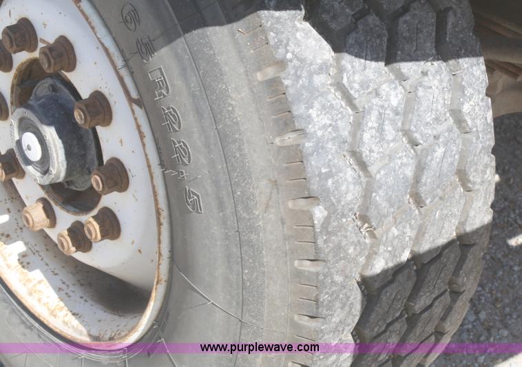 image for item A3218 1998 Ford Louisville LT8501 flatbed truck