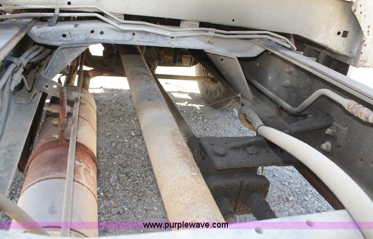 image for item A3219 1995 Ford F700 flatbed truck