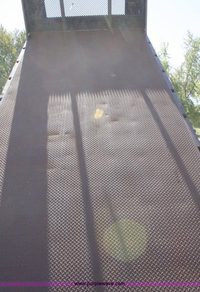 image for item A3219 1995 Ford F700 flatbed truck