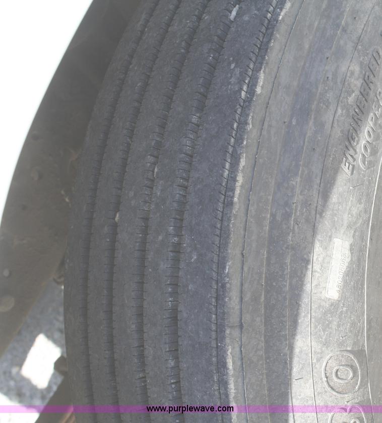 image for item A3219 1995 Ford F700 flatbed truck