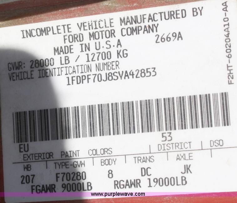 image for item A3219 1995 Ford F700 flatbed truck