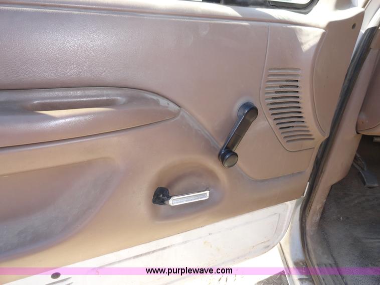 image for item A3220 1996 Ford F250 XL pickup truck