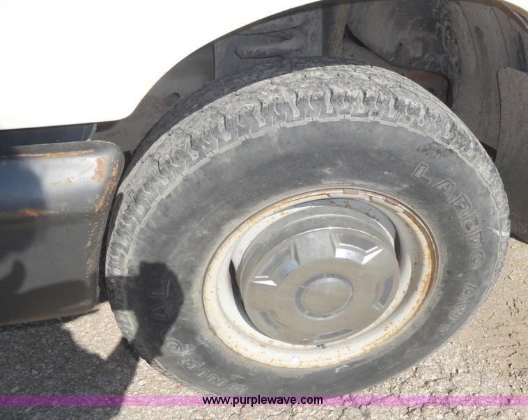 image for item A3220 1996 Ford F250 XL pickup truck